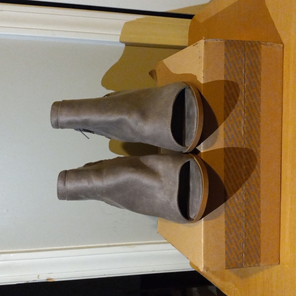 Ankle Boots - Picture 3 of 6